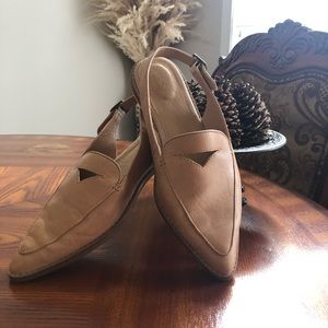 Sperry Women's Saybrook Slingback Loafer Flat. Will take reasonable offers